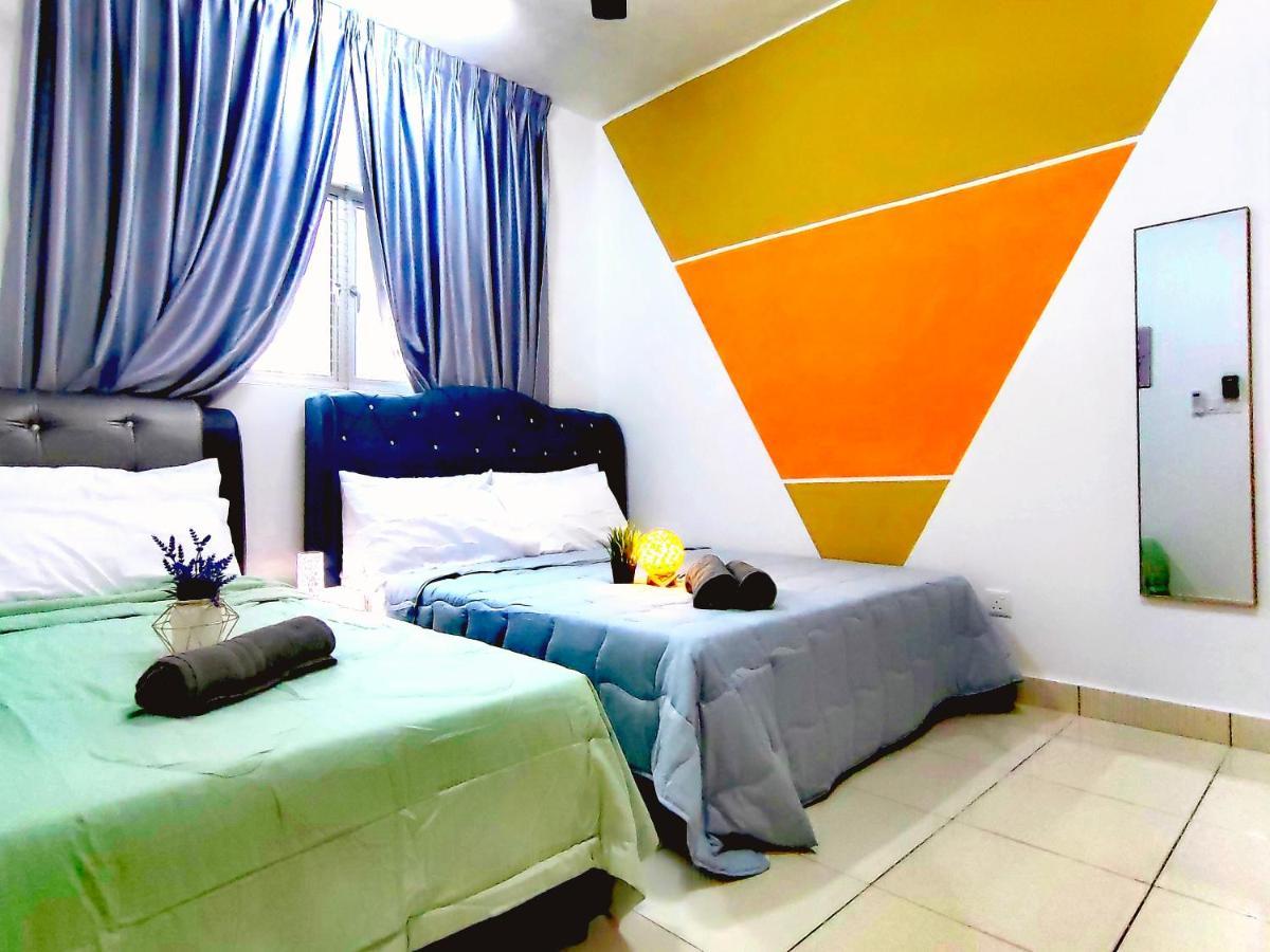 Alanis Residence 7 Pax @ Sepang Klia Kota Warisan Exterior photo