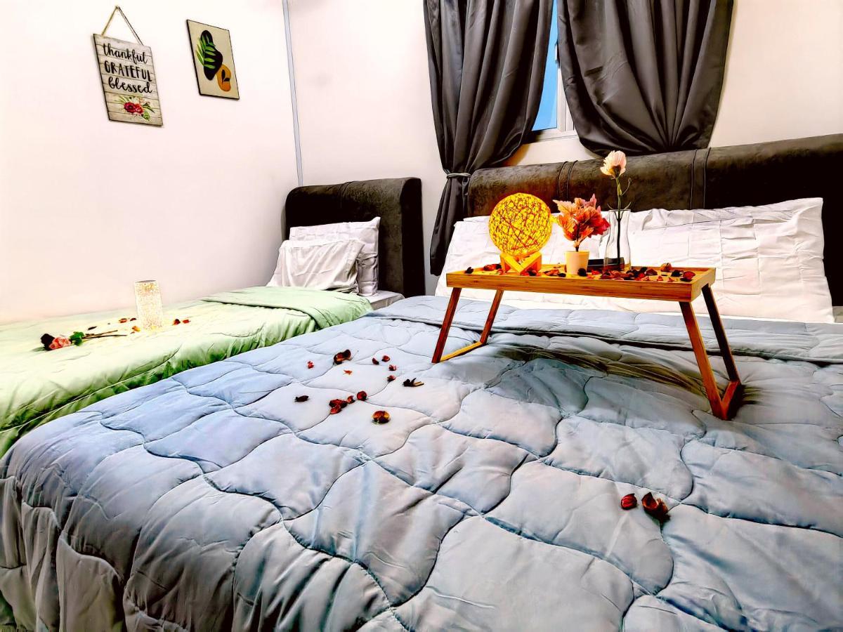 Alanis Residence 7 Pax @ Sepang Klia Kota Warisan Exterior photo