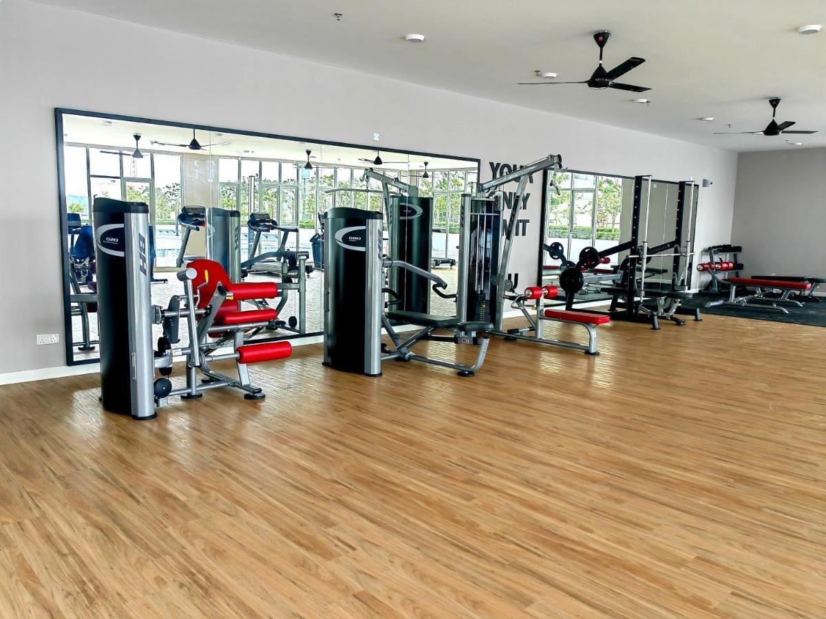 Alanis Residence 7 Pax @ Sepang Klia Kota Warisan Exterior photo