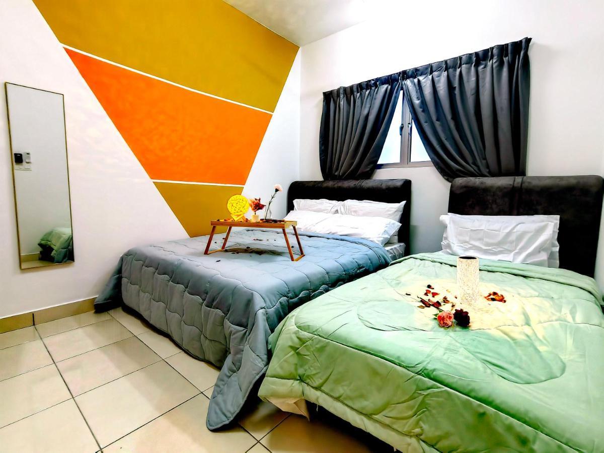 Alanis Residence 7 Pax @ Sepang Klia Kota Warisan Exterior photo