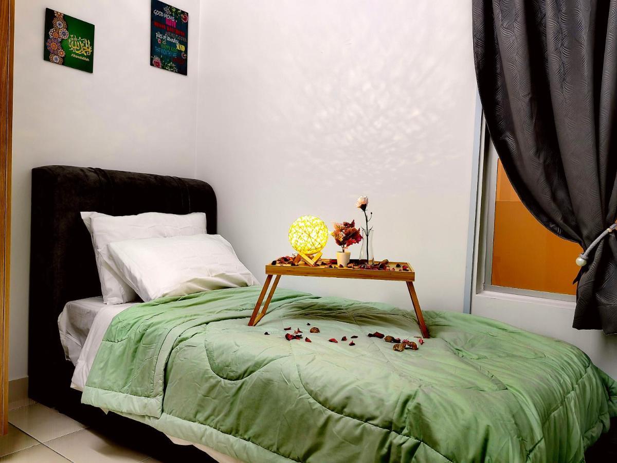 Alanis Residence 7 Pax @ Sepang Klia Kota Warisan Exterior photo